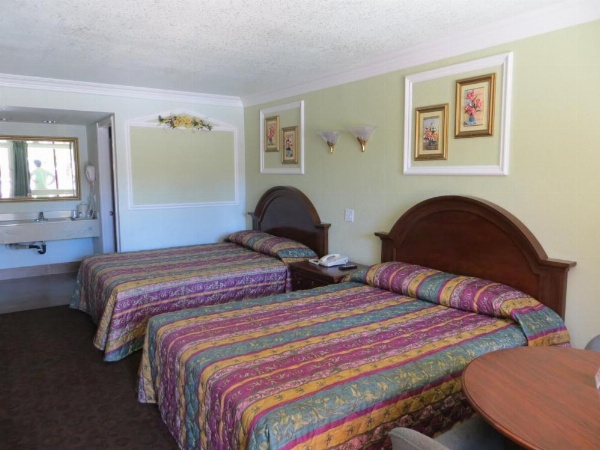 Azusa Inn image 5