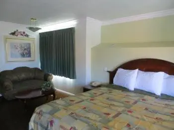 Azusa Inn 10